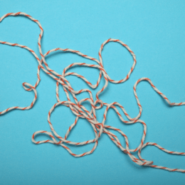 A messy line of string connecting two points that symbolizes why simple writing is superior to complex writing.