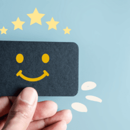 A dark card that's smiling with five stars overhead that symbolizes how Acrolinx helps build a financial services content strategy to improve CSAT scores.