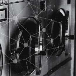 Ein Bild von Waschmaschinen, kombiniert mit neuronalen Netzen, symbolisiert AI-Washing.